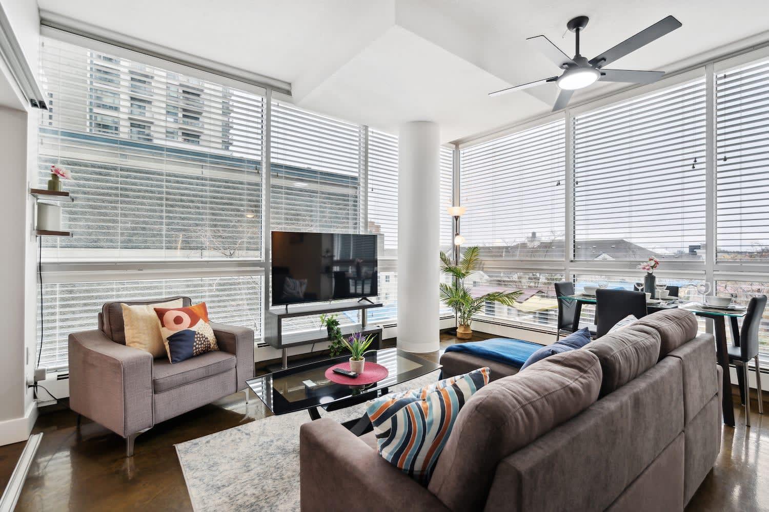 Upscale 2Br Condo - King Bed - Stunning Views YYC Exteriér fotografie