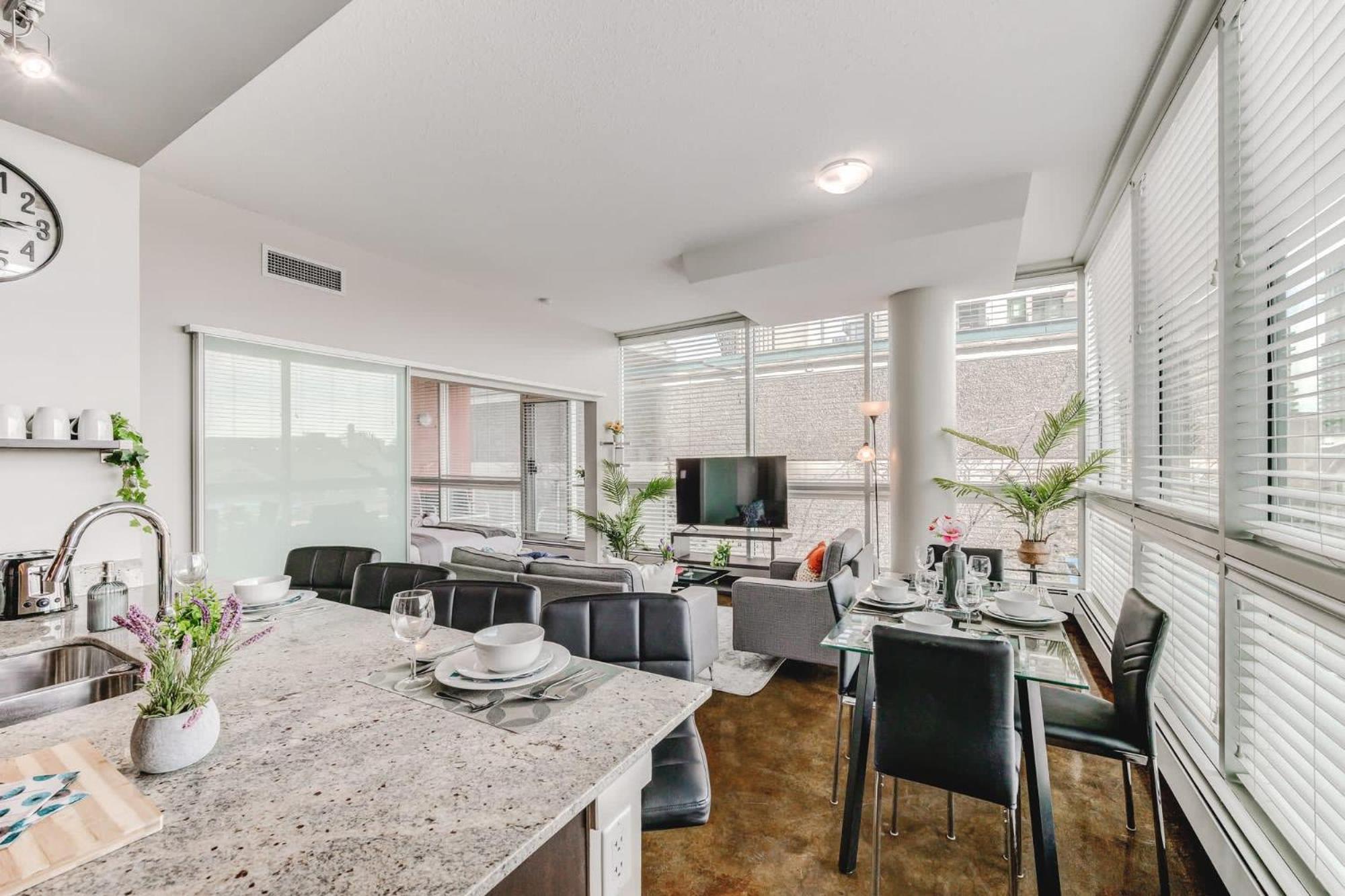 Upscale 2Br Condo - King Bed - Stunning Views YYC Exteriér fotografie